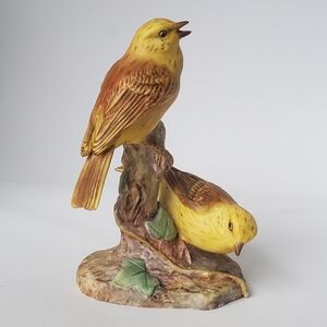 Royal Worcester Bone China Hand Painted Yellow Hammers Bird Figurine #3377